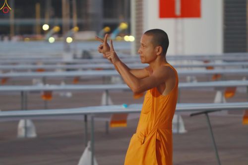 ภาพ No.322048:วันที่ 12 -13 เมษายน พ.ศ.2569 การเตรียมกล่องไทยธรรม + การขนย้ายเก้าอี้ เพื่องานถวายมหาสังฆทาน 40,000 กว่าวัดทั่วประเทศ วันคุ้มครองโลก 22 เมษายน พ.ศ.2569 วัดพระธรรมกาย