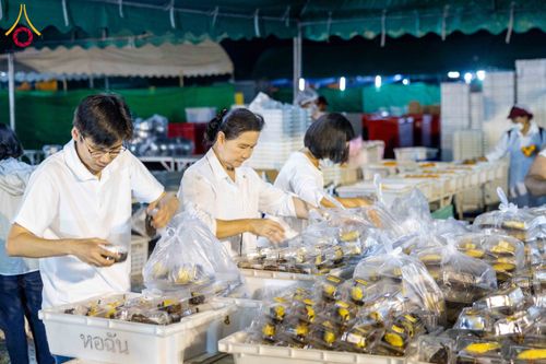 ภาพ No.300122:วันที่ 22 มกราคม พ.ศ. 2569 พิธีถวายภัตตาหารเป็นสังฆทาน แด่พระธรรมยาตรา ณ อนุสรณ์สถานบางปลา วัดบางปลา อำเภอบางเลน จังหวัดนครปฐม ในโครงการธรรมยาตรา กตัญญูบูชา มหาปูชนียาจารย์ พระมงคลเทพมุนี(สด จนฺทสโร) พระผู้ปราบมาร อนุสรณ์สถาน 7 แห่ง ปีที่ 14