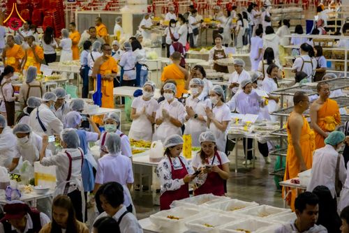 ภาพ No.305263:วันที่ 29 มกราคม พ.ศ. 2569 พิธีถวายภัตตาหารเป็นสังฆทาน แด่พระธรรมยาตรา ณ วัดพระธรรมกาย  จังหวัดปทุมธานี ในโครงการธรรมยาตรา กตัญญูบูชา มหาปูชนียาจารย์ พระมงคลเทพมุนี(สด จนฺทสโร) พระผู้ปราบมาร อนุสรณ์สถาน 7 แห่ง ปีที่ 14