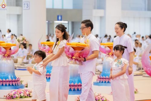 ภาพ No.318545:วันอาทิตย์ต้นเดือนที่ 5 เมษายน พ.ศ.2569 พิธีทอดผ้าป่าสมทบมหาสังฆทาน 40,000 กว่าวัดทั่วประเทศ ณ สภาธรรมกายสากล วัดพระธรรมกาย