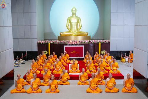 ภาพ No.330795:วันวิสาขบูชา อาทิตย์ที่ 31 พฤษภาคม พ.ศ.2569 พิธีบรรพชาสามเณรอุบาสก 11 ท่าน , พิธีถวายบาตรผ้าไตร และจตุปัจจัยไทยธรรม แด่สามเณร , พิธีอุปสมบทอุทิศชีวิต , พิธีกล่าวคำกัปปิยภัณฑ์  ณ อุโบสถพระไตรปิฎก วัดพระธรรมกาย จังหวัดปทุมธานี