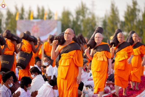 ภาพ No.299654:วันที่ 18 มกราคม พ.ศ. 2569 พิธีต้อนรับพระธรรมยาตรา (ภาพชุดที่ 2) ณ อนุสรณ์สถานลำดับที่ 5  สถานที่เผยแผ่วิชชาธรรมกายครั้งแรก อนุสรณ์สถานบางปลา วัดบางปลา อำเภอบางเลน จังหวัดนครปฐม ในโครงการธรรมยาตรา กตัญญูบูชา มหาปูชนียาจารย์ พระมงคลเทพมุนี(สด จนฺทสโร) พระ