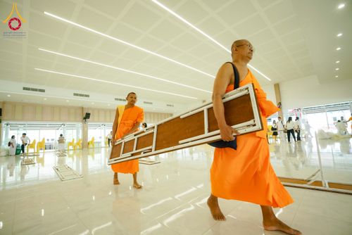 ภาพ No.313795:วันเสาร์ที่ 14 มีนาคม พ.ศ. 2569 พิธีตักบาตรแด่คณะสงฆ์ 323 วัด 4 จังหวัดชายแดนภาคใต้ พิธีถวายสังฆทานแด่คณะสงฆ์ 323 วัด ปีที่ 22 ครั้งที่ 183 พิธีมอบกองทุนหนุนแรงใจช่วยครูใต้ ปีที่ 19 ครั้งที่ 146 และพิธีทำบุญอุทิศส่วนกุศลให้ผู้วายชนม์ ณ ศูนย์ปฏิบัติธรรมภา