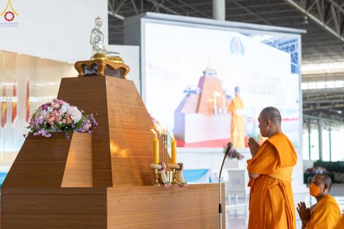 ภาพ No.79306:พิธีขอขมา มอบบาตรและผ้าไตร ในโครงการบรรพชาสามเณรฟื้นฟูพระพุทธศาสนาทั่วไทย โครงการอบรมยุวธรรมทายาท มัชฌิมธรรมทายาท และธรรมทายาทรุ่นอุดมศึกษา ณ สภาธรรมกายสากล วัดพระธรรมกาย วันเสาร์ที่ 1 เมษายน พ.ศ. 2566