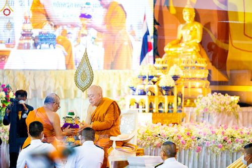 ภาพ No.78539:พิธีต้อนรับสัญญาบัตร พัดยศ ผ้าไตรและถวายมุทิตาสักการะฯ พระครูสิทธิรัตนวิเทศ และ พระครูวิเทศสันติคุณ วันอังคารที่ 28 มีนาคม พ.ศ. 2566 ณ อุโบสถวัดพระธรรมกาย