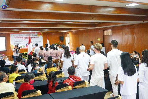 ภาพ No.82174:พิธีมอบรางวัลเกียรติยศและ การลงนามข้อตกลงความร่วมมือ (MOU)  โครงการสอบแข่งขัน  สอบตอบปัญหามงคลชีวิต 38 ประการ  ระหว่างประเทศ ในวันเสาร์ที่ 3 มิ.ย. พ.ศ.2566 ณ ห้องประชุม อวัทธนะ มหาเจดีย์บุโรพุทโธ ประเทศอินโดนีเซีย