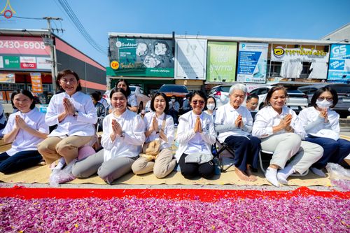 ภาพ No.303988:วันที่ 25 มกราคม พ.ศ. 2569 พิธีต้อนรับพระธรรมยาตรา  รร.สามัคคีราษฏร์บำรุง-วัดพระธรรมกาย ในโครงการธรรมยาตรา กตัญญูบูชา มหาปูชนียาจารย์ พระมงคลเทพมุนี(สด จนฺทสโร) พระผู้ปราบมาร อนุสรณ์สถาน 7 แห่ง ปีที่ 14