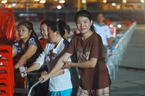 ภาพ No.322058:วันที่ 12 -13 เมษายน พ.ศ.2569 การเตรียมกล่องไทยธรรม + การขนย้ายเก้าอี้ เพื่องานถวายมหาสังฆทาน 40,000 กว่าวัดทั่วประเทศ วันคุ้มครองโลก 22 เมษายน พ.ศ.2569 วัดพระธรรมกาย