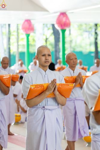 ภาพ No.350824:วันที่ 19 กันยายน พ.ศ.2569 พิธีบรรพชาอุปสมบท โครงการอุปสมบทหมู่บูชาธรรม ครบรอบ 109 ปี วันครูผู้ค้นพบวิชชาธรรมกาย ณ โบสถ์พระไตรปิฏก วัดพระธรรมกาย