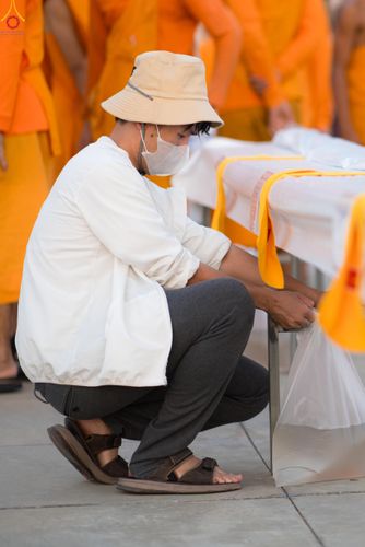 ภาพ No.320418:วันที่ 9 เมษายน พ.ศ.2569 การเตรียมงาน มัดถุงน้ำ ถ่วงขาโต๊ะไทยธรรม เพื่องานถวายมหาสังฆทาน 40,000 กว่าวัดทั่วประเทศ วันคุ้มครองโลก 22 เมษายน พ.ศ.2569 วัดพระธรรมกาย