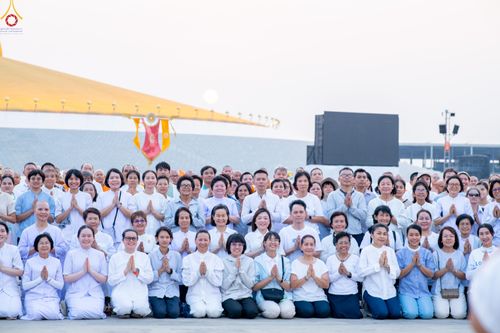ภาพ No.323160:วันที่ 19 เมษายน พ.ศ.2569 การเรียงกล่องไทยธรรม , เตรียมงานจราจร เพื่องานถวายมหาสังฆทาน 40,000 กว่าวัดทั่วประเทศ วันคุ้มครองโลก 22 เมษายน พ.ศ.2569 วัดพระธรรมกาย