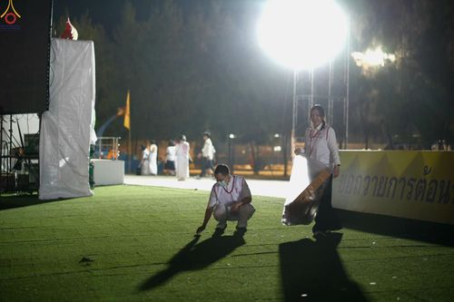 ภาพ No.306625:ภาพเบื้องหลังอาสาสมัครรวมใจ ชุดที่ 5 ในโครงการธรรมยาตรา กตัญญูบูชา มหาปูชนียาจารย์ พระมงคลเทพมุนี(สด จนฺทสโร) พระผู้ปราบมาร อนุสรณ์สถาน 7 แห่ง ปีที่ 14