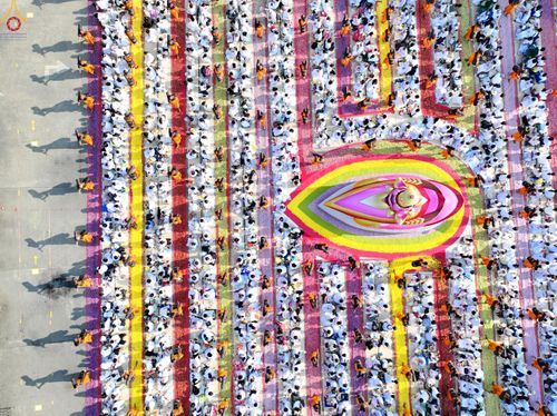 ภาพ No.295305:วันที่ 16 มกราคม พ.ศ. 2569 พิธีต้อนรับพระธรรมยาตรา อนุสรณ์สถานลำดับที่ 4 (ภาพชุดที่ 2) สถานที่เกิดด้วยกายธรรม ณ วัดโบสถ์บน ต.บางคูเวียง จ.นนทบุรี ในโครงการธรรมยาตรา กตัญญูบูชา มหาปูชนียาจารย์ พระมงคลเทพมุนี(สด จนฺทสโร) พระผู้ปราบมาร อนุสรณ์สถาน 7 แห่ง ปี