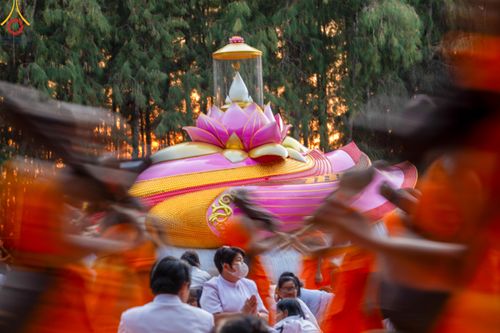 ภาพ No.105725:พิธีต้อนรับพระธรรมยาตรา ในโครงการธรรมยาตรากตัญญูบูชา มหาปูชนียาจารย์ พระมงคลเทพมุนี(สด จนฺทสโร) พระผู้ปราบมาร อนุสรณ์สถาน 7 แห่ง ปีที่ 12 วันที่ 3 มกราคม พ.ศ. 2567 ณ อนุสรณ์สถานโลตัสแลนด์ จ.สุพรรณบุรี