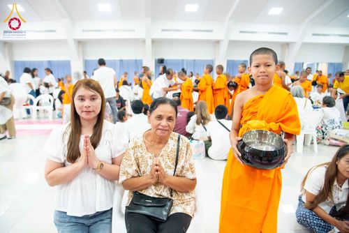 ภาพ No.321865:วันที่ 12 เมษายน พ.ศ.2569 ตักบาตรสงกรานต์ฉลองสามเณรใหม่  ณ ศูนย์ปฏิบัติธรรมระยอง(บ้านช่องลม)