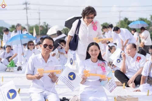 ภาพ No.331445:วันที่ 31 พฤษภาคม พ.ศ.2569 พิธีทอดผ้าป่าและตอกเสาเข็มมงคลต้นแรก องค์พระเจดีย์เพื่อสร้างสันติภาพโลก  ณ ธุดงคสถานพัฒนานิคม จังหวัดลพบุรี
