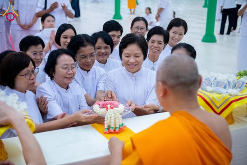 ภาพ No.309051:วันอาทิตย์ที่ 8 กุมภาพันธ์ พ.ศ. 2569  พิธีต้อนรับพระบัญชาสมเด็จพระสังฆราช แต่งตั้ง  “พระครูปลัดรัตนวีรวัฒน์” (รังสฤษดิ์ อิทฺธิจินฺตโก) เจ้าอาวาสวัดพระธรรมกาย ให้ดำรงตำแหน่ง “ที่ปรึกษาเจ้าคณะจังหวัดปทุมธานี”