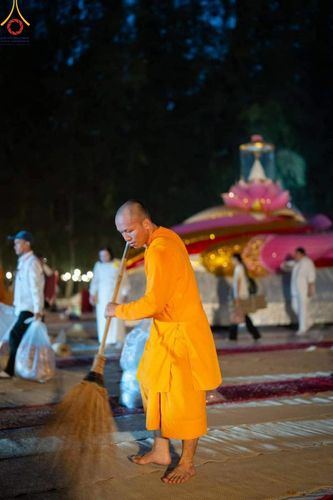 ภาพ No.105902:V.2 ทุ่มเท การเตรียมงาน เก็บงาน การรับบุญของเจ้าหน้าที่หน่วยงานต่างๆ เพื่อโครงการธรรมยาตรา กตัญญูบูชามหาปูชนียาจารย์ พระมงคลเทพมุนี (สด จนฺทสโร) พระผู้ปราบมาร อนุสรณ์สถาน 7 แห่ง ปีที่ 12 ระหว่างวันที่ 2 - 31 มกราคม พ.ศ.2567