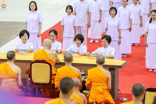 ภาพ No.339014:วันอาทิตย์ที่ 12 กรกฎาคม พ.ศ.2569 พิธีมุทิตาผู้สอบได้เปรียญธรรม ประโยค 1-2 ถึง ป.ธ.9 และ บ.ศ.1-2 ถึง บ.ศ.6 สำนักศาสนศึกษาวัดพระธรรมกาย ประจำปี 2569, พิธีมอบตราตั้งแต่งตั้งอาจารย์ใหญ่ สำนักศาสนศึกษาวัดพระธรรมกาย