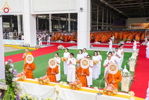 ภาพ No.316551:วันอาทิตย์ที่ 29 มีนาคม พ.ศ. 2569 พิธีทอดผ้าบังสุกุลและพิธีชำระร่าง โยมพ่อณรงค์ จินตมากุล  สิริอายุ 99 ปี 11 เดือน โยมบิดา พระครูปลัดรัตนวีรวัฒน์ (รังสฤษดิ์ อิทฺธิจินตโก) ที่ปรึกษาเจ้าคณะจังหวัดปทุมธานี เจ้าอาวาสวัดพระธรรมกาย  ณ ฌาปนสถานชั่วคราว ทางเข้า 