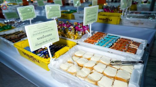 ภาพ No.74176:พิธีถวายภัตตาหารเป็นสังฆทาน แด่คณะพระธรรมยาตราฯ ในโครงการธรรมยาตรากตัญญูบูชา มหาปูชนียาจารย์ พระมงคลเทพมุนี(สด จนฺทสโร) พระผู้ปราบมาร อนุสรณ์สถาน 7 แห่ง ปีที่ 11 วันที่ 25 มกราคม พ.ศ. 2566