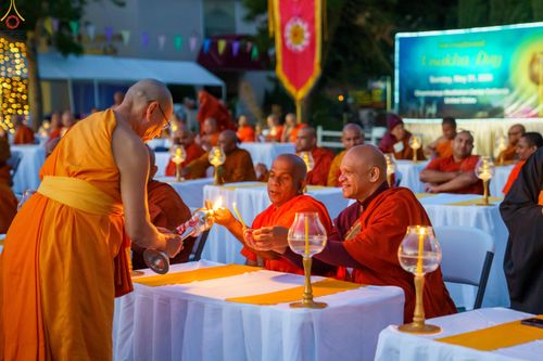 ภาพ No.332990:วันอาทิตย์ที่ 31 พฤษภาคม พ.ศ. 2569 วันวิสาขบูชา ณ วัดพระธรรมกายแคลิฟอร์เนีย  ประเทศสหรัฐอเมริกา