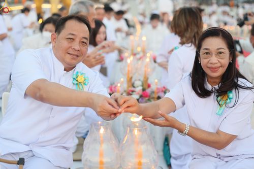 ภาพ No.302168:วันที่ 23 มกราคม พ.ศ. 2569 พิธีจุดประทีปธรรมถวายเป็นพุทธบูชา (ภาพชุดที่ 2) และบูชาธรรมมหาปูชนียาจารย์  ณ อนุสรณ์สถานลำดับที่ 5 สถานที่เผยแผ่วิชชาธรรมกายครั้งแรก อนุสรณ์สถานบางปลา วัดบางปลา อำเภอบางเลน จังหวัดนครปฐม ในโครงการธรรมยาตรา กตัญญูบูชา มหาปูชนีย