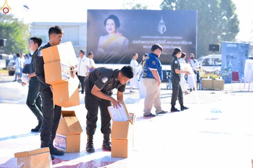 ภาพ No.280266:วันอังคารที่ ๓๐ ธันวาคม พ.ศ. ๒๕๖๘ พิธีตักบาตรพระ ๑,๐๖๙ รูป จังหวัดกาฬสินธุ์   ณ บริเวณสนามหน้าศาลากลาง จังหวัดกาฬสินธุ์ (หลังเก่า)