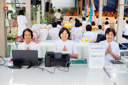 ภาพ No.288307:วันที่ 5 มกราคม พ.ศ. 2569 พิธีถวายภัตตาหารเป็นสังฆทาน แด่พระธรรมยาตรา ในโครงการธรรมยาตรา กตัญญูบูชา มหาปูชนียาจารย์ พระมงคลเทพมุนี(สด จนฺทสโร) พระผู้ปราบมาร อนุสรณ์สถาน 7 แห่ง ปีที่ 14 ณ อนุสรณ์สถานมหาวิหารพระมงคลเทพมุนี (โลตัสแลนด์) อ.สองพี่น้อง จ.สุพรร