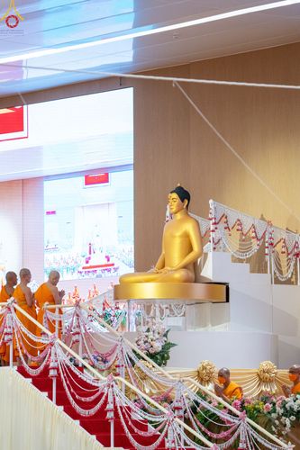 ภาพ No.84764:พิธีบรรจุพระบรมสารีริกธาตุภายในเกตุดอกบัวตูม องค์พระประธาน ณ ห้องแก้วสารพัดนึก 2 วัดพระธรรมกาย ในวันอาสาฬหบูชา อังคารที่ 1 สิงหาคม พ.ศ.2566