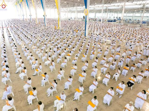 ภาพ No.318418:วันอาทิตย์ต้นเดือนที่ 5 เมษายน พ.ศ.2569 พิธีทอดผ้าป่าสมทบมหาสังฆทาน 40,000 กว่าวัดทั่วประเทศ ณ สภาธรรมกายสากล วัดพระธรรมกาย