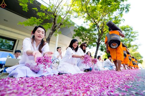 ภาพ No.305802:วันที่ 25 มกราคม พ.ศ. 2569 พิธีต้อนรับพระธรรมยาตรา วัดพระธรรมกาย(ภาพชุดที่ 3) ในโครงการธรรมยาตรา กตัญญูบูชา มหาปูชนียาจารย์ พระมงคลเทพมุนี(สด จนฺทสโร) พระผู้ปราบมาร อนุสรณ์สถาน 7 แห่ง ปีที่ 14