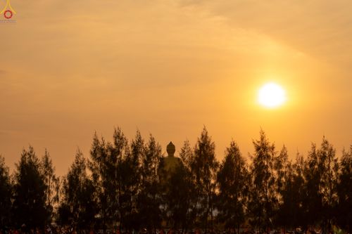 ภาพ No.299513:วันที่ 18 มกราคม พ.ศ. 2569 พิธีต้อนรับพระธรรมยาตรา (ภาพชุดที่ 2) ณ อนุสรณ์สถานลำดับที่ 5  สถานที่เผยแผ่วิชชาธรรมกายครั้งแรก อนุสรณ์สถานบางปลา วัดบางปลา อำเภอบางเลน จังหวัดนครปฐม ในโครงการธรรมยาตรา กตัญญูบูชา มหาปูชนียาจารย์ พระมงคลเทพมุนี(สด จนฺทสโร) พระ