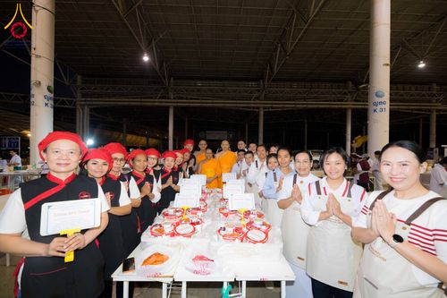 ภาพ No.287239:วันที่ 3 มกราคม พ.ศ.2569 พิธีถวายภัตตาหารเป็นสังฆทาน แด่พระธรรมยาตรา ณ วัดพระธรรมกาย  จังหวัดปทุมธานี ในโครงการธรรมยาตรา กตัญญูบูชา มหาปูชนียาจารย์ พระมงคลเทพมุนี(สด จนฺทสโร) พระผู้ปราบมาร อนุสรณ์สถาน 7 แห่ง ปีที่ 14