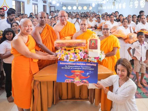 ภาพ No.97504:วัดพระธรรมกาย ร่วมบุญกฐินศรีลังกา ณ วัดศรีเอลวาร่า วรดานารามายะ  มาตาเล ศรีลังกา เชื่อมสัมพันธไมตรี สร้างสามัคคีสงฆ์ โดยมีพระครูสมุห์สนิทวงศ์ วุฑฺฒิวํโส, ดร.  เป็นผู้แทนวัดพระธรรมกาย ถวายกฐินในครั้งนี้ วันที่ 19 พฤศจิกายน พ.ศ. 2566