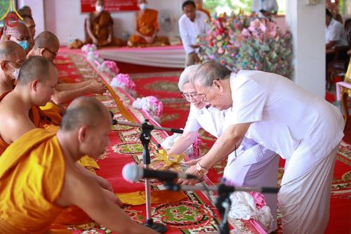 ภาพ No.172325:พิธีทอดกฐิน ณ วัดอมราวราราม แขวงคลองถนน เขตสายไหม กรุงเทพฯ ในโครงการกฐินสามัคคีทั่วไทย 30,000 วัด บูชาธรรม 80 ปี หลวงพ่อธัมมชโย โดยคณะศิษยานุศิษย์วัดพระธรรมกาย วันที่ 27 ตุลาคม พ.ศ. 2567