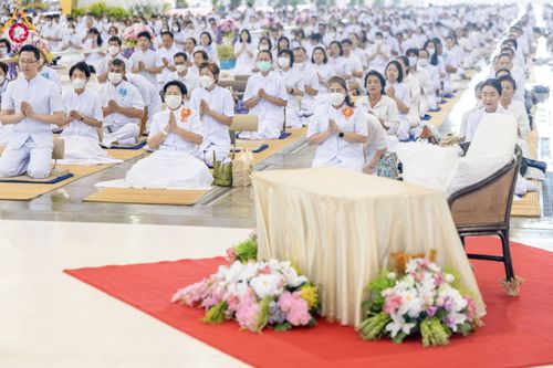 ภาพ No.99689:พิธีปฏิบัติธรรมและพิธีบูชาข้าวพระ ในวันอาทิตย์ต้นเดือนที่ 3 ธันวาคม พ.ศ. 2566 ณ สภาธรรมกายสากล วัดพระธรรมกาย จ.ปทุมธานี