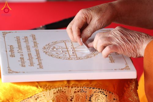 ภาพ No.174061:พิธีวางศิลาฤกษ์มหาสมบัติ โปรยรัตนชาติบ่อมงคลเศรษฐี ติดแผ่นทอง ลูกนิมิต - ช่อฟ้า เพื่อสถาปนาสร้างอุโบสถ บูชาธรรม 80 ปีหลวงพ่อธัมมชโย ณ วัดทุ่งเจริญธรรม อ.อมก๋อย จ.เชียงใหม่ วันที่ 8 พฤศจิกายน พ.ศ. 2567