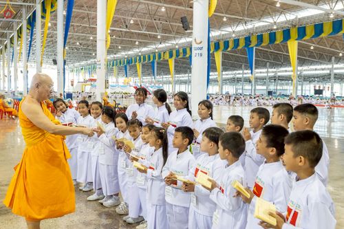 ภาพ No.235533:วันอาทิตย์ที่ 27 กรกฎาคม พ.ศ. 2568 พิธีจุดเทียนใจ ไฟนิรันด์ อนันตชัย ณ วัดพระธรรมกาย จ.ปทุมธานี