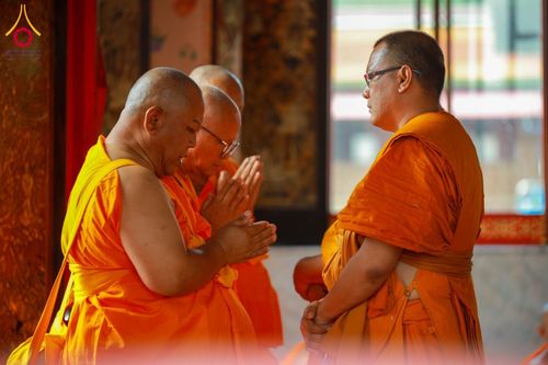 ภาพ No.181272:พิธีบรรพชาอุปสมบท ณ วัดบางโฉลงใน อ.บางพลี จ.สมุทรปราการ  วันที่ 7 ธันวาคม พ.ศ. 2567 ในโครงการอุปสมบทหมู่ บูชาธรรมมหาปูชนียาจารย์ ปี 2567 โดยทีมงานลูกพระธัมฯ  ศูนย์ปฏิบัติธรรมสมุทรปราการ