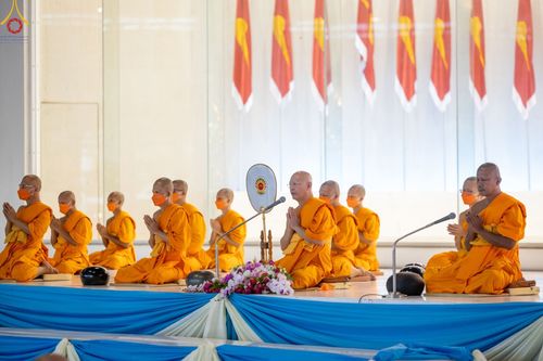 ภาพ No.89411:พิธีตักบาตร ข้าวสารอาหารแห้ง พิธีบูชาข้าวพระ และพิธีจุดเทียนใจ ไฟนิรันดร์  อนันตชัย ณ สภาธรรมกายสากล วัดพระธรรมกาย วันอาทิตย์ที่ 1 ตุลาคม พ.ศ. 2566