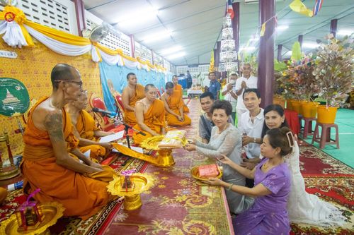 ภาพ No.94066:พิธีทอดกฐินสามัคคีทั่วไทย 5,000 วัด ณ วัดถ้ำมุนีนาถ ต.เกาะสำโรง อ.เมือง จ.กาญจนบุรี วันที่ 12 พฤศจิกายน พ.ศ. 2566