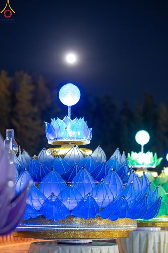 ภาพ No.170260:พิธีลอยกระทงธรรม ณ สระเศรษฐีทะเลบุญ มหาวิหารพระมงคลเทพมุนีฯ วัดพระธรรมกาย วันศุกร์ที่ 15 พฤศจิกายน พ.ศ.2567 (วันเพ็ญ 15 ค่ำ เดือน 12)