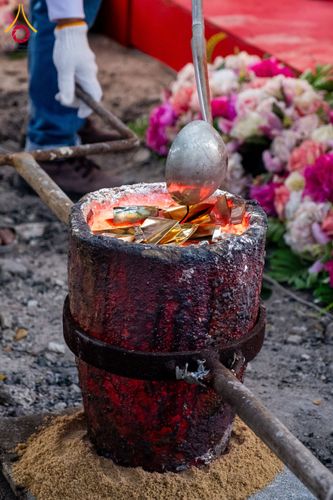 ภาพ No.62340:คณะศิษยานุศิษย์รวมใจสถาปนาและสมโภช ธรรมจักร เพื่ออัญเชิญประดิษฐาน ณ ยอดอุโบสถ 80 ปี หลวงพ่อธัมมชโย วัดพระธรรมกายนิวเจอร์ซี ประเทศสหรัฐอเมริกา  วันอาทิตย์ที่ 7 เมษายน พ.ศ. 2567