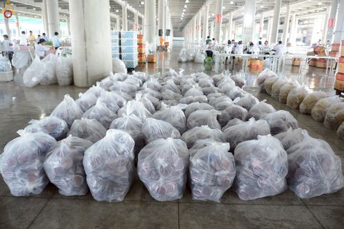 ภาพ No.246656:วันที่ 12 กันยายน พ.ศ. 2568 การเก็บงาน จัดเก็บไฟ LED ของเจ้าหน้าที่ทุกสถานะ ณ วิหารคด วัดพระธรรมกาย