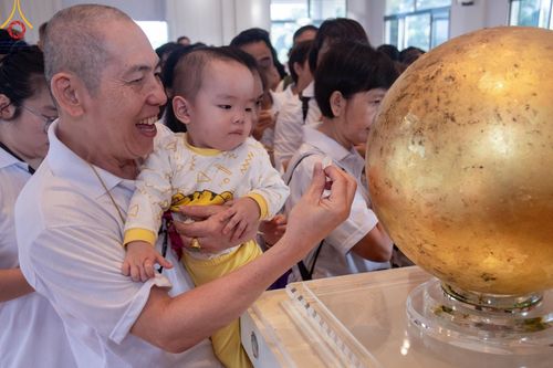 ภาพ No.148548:พิธีบุพเปตพลี, พิธีทอดผ้าป่า, พิธีไถ่ชีวิตโค 80 ตัว ให้ชีวิตสัตว์เป็นทาน ณ ศูนย์ปฎิบัติธรรมภาคใต้ อ.บางกล่ำ จ.สงขลา วันเสาร์ที่ 10 สิงหาคม พ.ศ. 2567