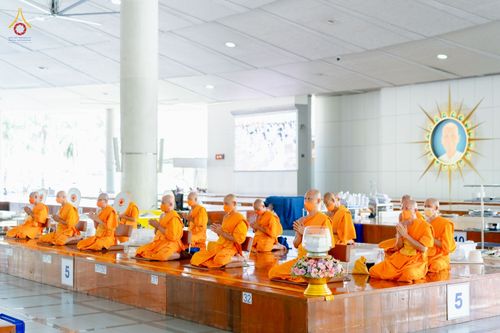 ภาพ No.81058:พิธีบุพเปตพลี ครั้งที่ 135 ร่วมอุทิศบุญแด่หมู่ญาติที่ล่วงลับไปแล้ว และสืบทอดอายุพระพุทธศาสนา วันศุกร์ที่ 19 พฤษภาคม พ.ศ. 2566 (วันพระ แรม 15 ค่ำ เดือน 6) ณ หอฉันคุณยายอาจารย์ วัดพระธรรมกาย