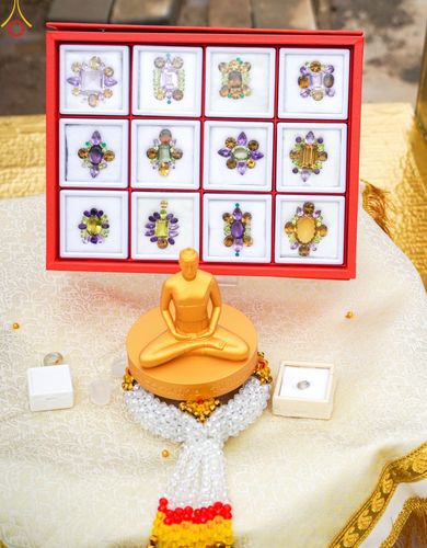 ภาพ No.88496:พิธีถวายพระบรมสารีริกธาตุ องค์พระธรรมกาย ดวงแก้วและรัตนชาติ เพื่อประดิษฐานในพระเจดีย์องค์บริวารของพระธาตุหลวงเงินยวง ณ อำเภอแม่จัน จังหวัดเชียงราย ในวันที่ 17 กันยายน พ.ศ. 2566