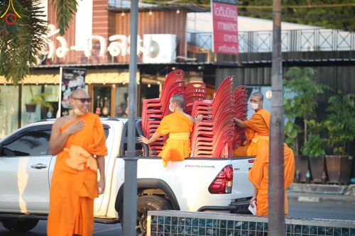 ภาพ No.185537:V.47 เบื้องหลังของเบื้องหน้า งานตักบาตรพระ 10,000 รูป ณ จ.กาญจนบุรี วันที่ 20-21 ธันวาคม พ.ศ. 2567