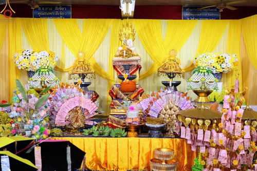 ภาพ No.170469:พิธีทอดกฐิน ณ วัดสุราษฎร์รังสรรค์ จ.ปทุมธานี ในโครงการกฐินสามัคคีทั่วไทย 30,000 วัด บูชาธรรม 80 ปี หลวงพ่อธัมมชโย โดยคณะศิษยานุศิษย์วัดพระธรรมกาย วันที่ 27 ตุลาคม พ.ศ. 2567